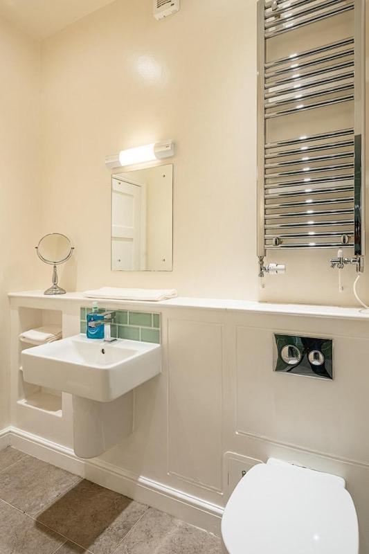 Spacious 2 Bedroom House With Stunning Views Bath Exterior photo