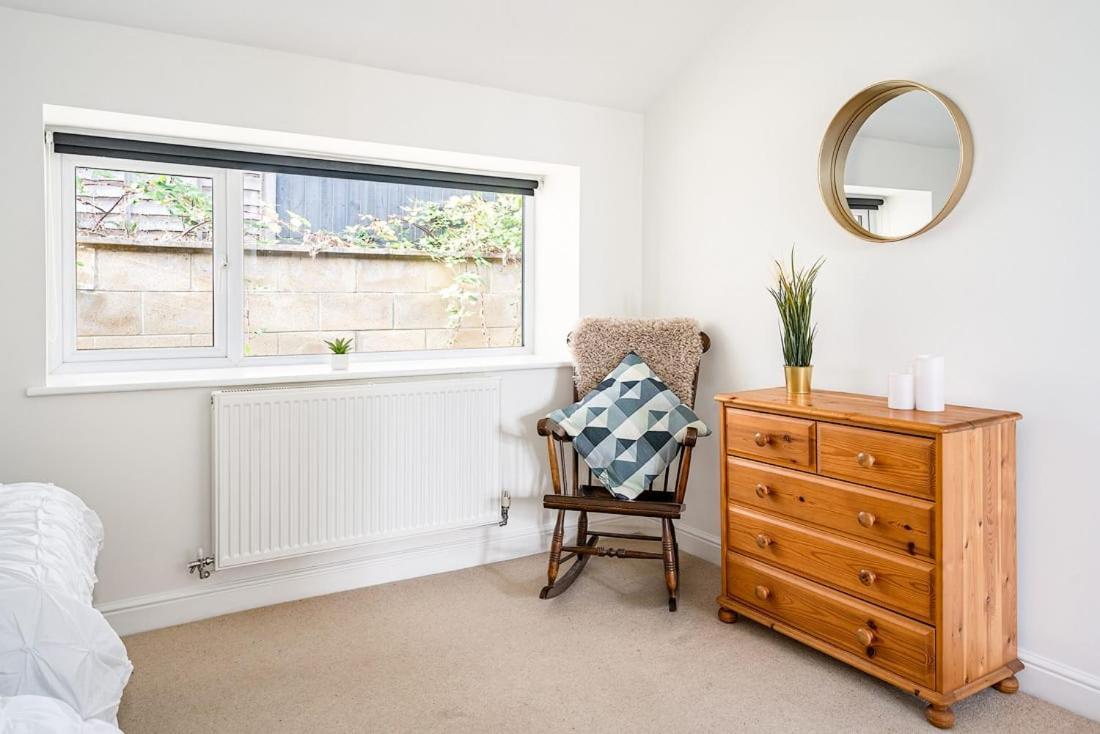 Spacious 2 Bedroom House With Stunning Views Bath Exterior photo