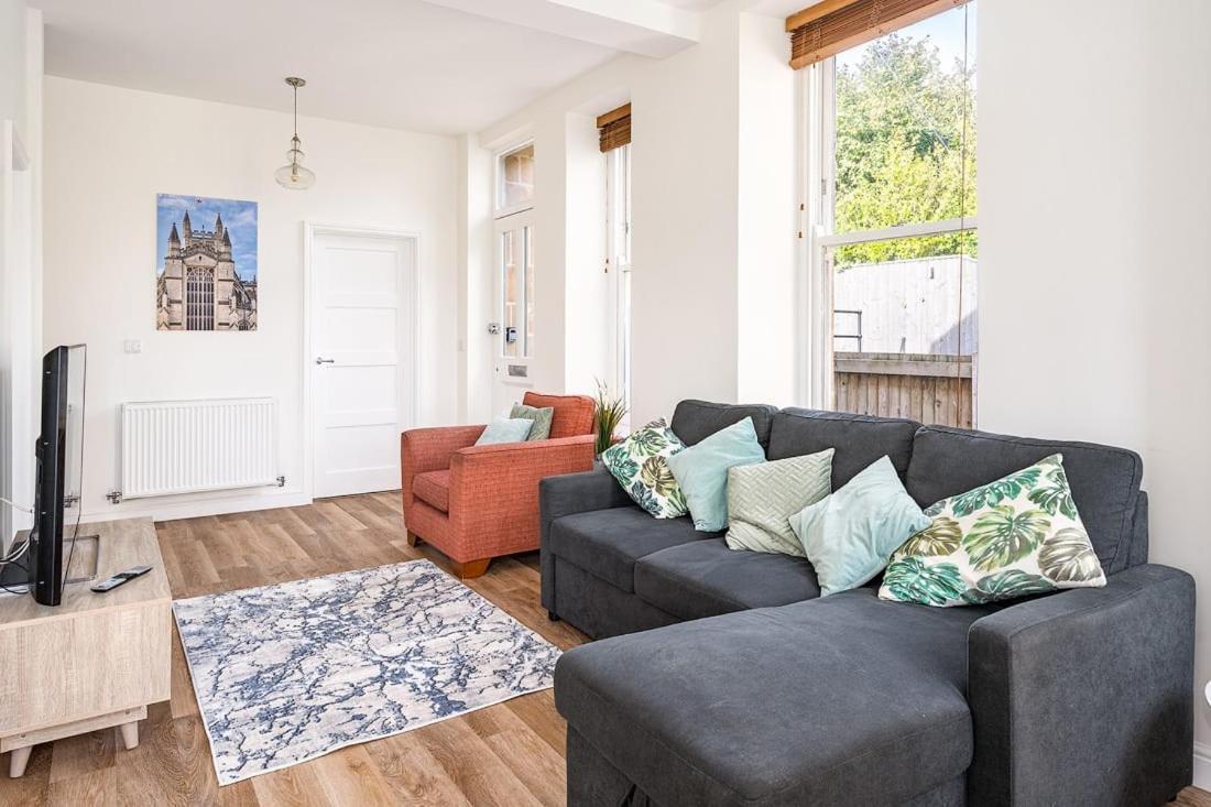Spacious 2 Bedroom House With Stunning Views Bath Exterior photo