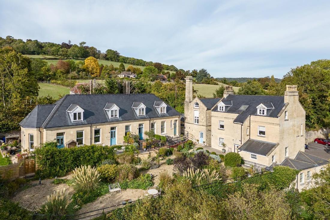 Spacious 2 Bedroom House With Stunning Views Bath Exterior photo
